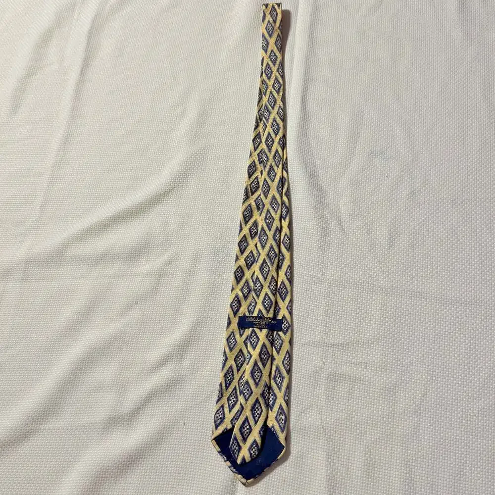 Brooks Brothers Makers Men's 100% Silk Neck Tie Yellow and Blue Diamond Pattern